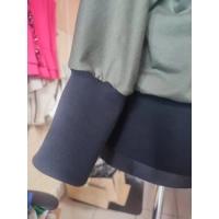 Sportowa bluzka ze ściągaczami i z golfem - khaki i czarny